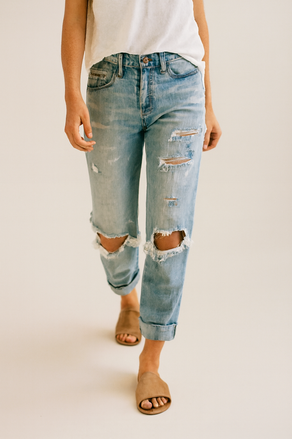 Juno - Women's Casual Ripped Jeans with Distressed Look
