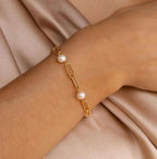 Leona - Women's Classic Gold Pearl Bracelet