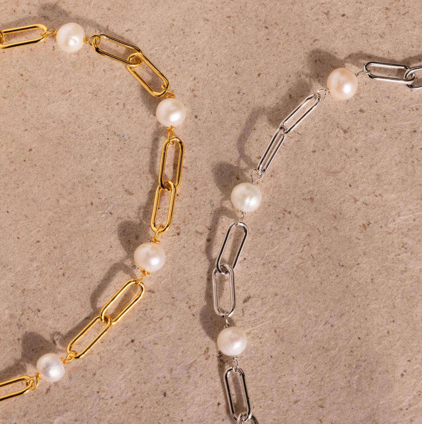 Leona - Women's Classic Gold Pearl Bracelet