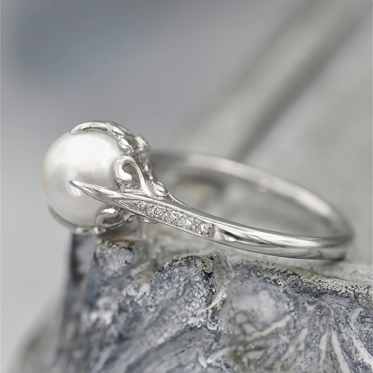Sable - Women's Elegant Pearl and Diamond Accent Ring